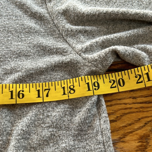Gray and mustard color sweater. Size medium. Measurements in photos. No brand. - Picture 6 of 11